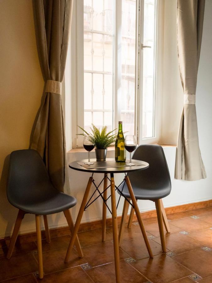 Picasso Carreteria History Center Apartment Malaga Luaran gambar